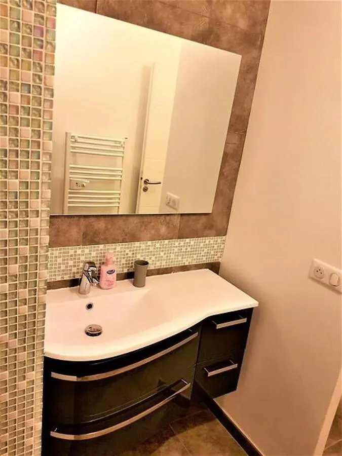 F2 neuf calme climatisé wifi parking - 1,5 km mer Cagnes-sur-Mer Appartement