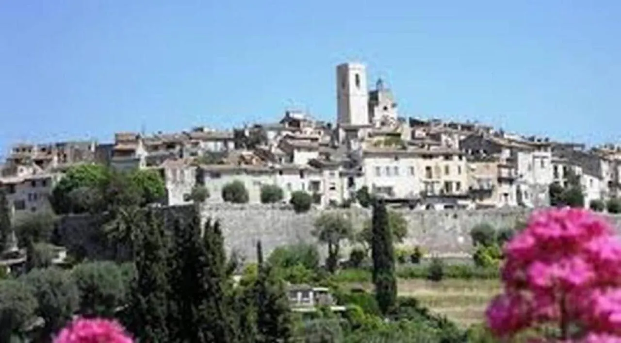 F2 neuf calme climatisé wifi parking - 1,5 km mer Cagnes-sur-Mer